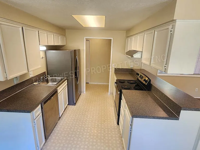 265 SW Salix Ter — Photo 6