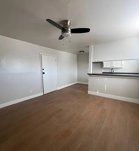 11204-10 S Broadway Photo 1