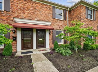 996 Chatham Ln APT E, Columbus, OH 43221
