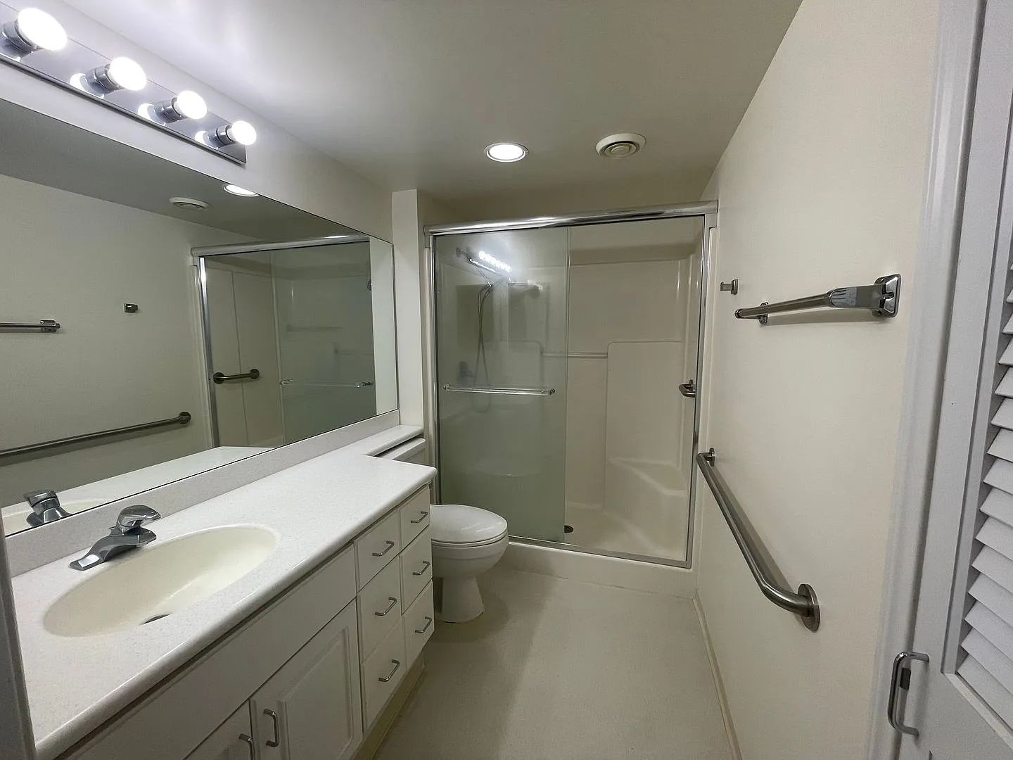 Independent Senior Living 55+, 2br/1ba/1pkg, Utilities Included! — Photo 3