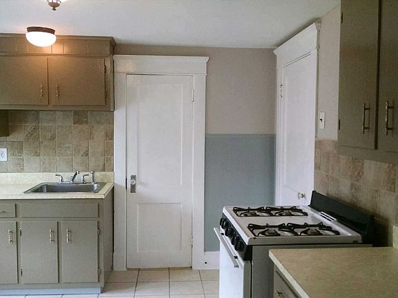 6E407CBA-6766-41A3-86A3-F7C5AE28D7BA