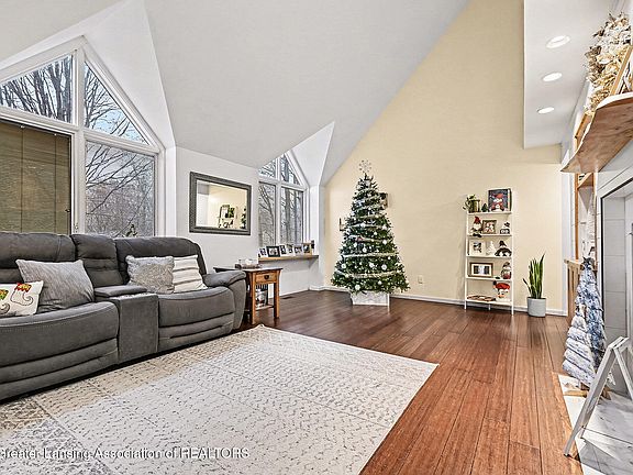 3rd image of 12610 Oneida Woods Trl