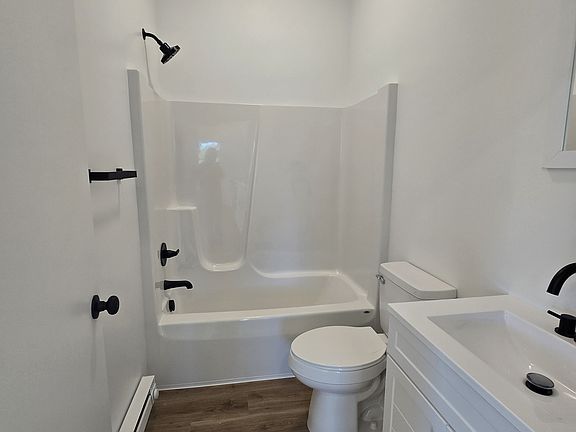 2nd image of 514 Lincoln Way E APT 2
