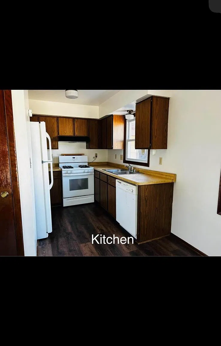 9025 S Chicago Ct — Photo 3