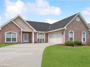 2555 Sandpiper Cir, Marrero, LA 70072
