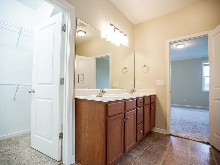 2124 Kirkwood Dr — Photo 4