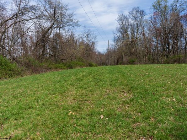 Ooga Ooga Ln, Valley Grove, WV 26060