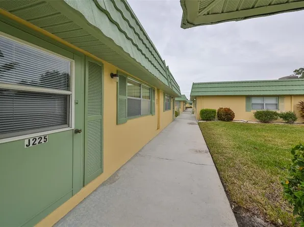 102 Cambridge Trl APT 225, Sun City Center, FL 33573