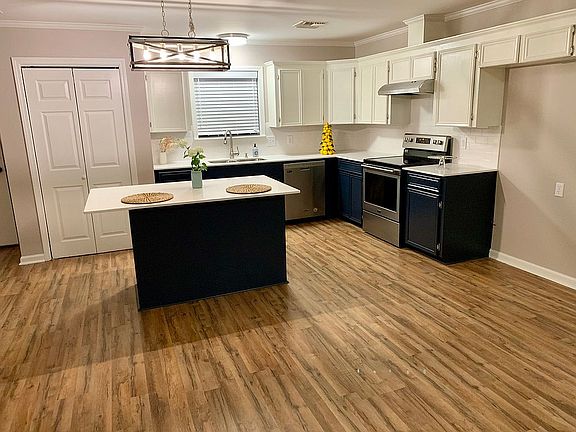 4th image of 725 Acadian Dr