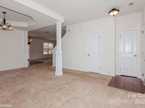 4th image of 420 Augustus Ln