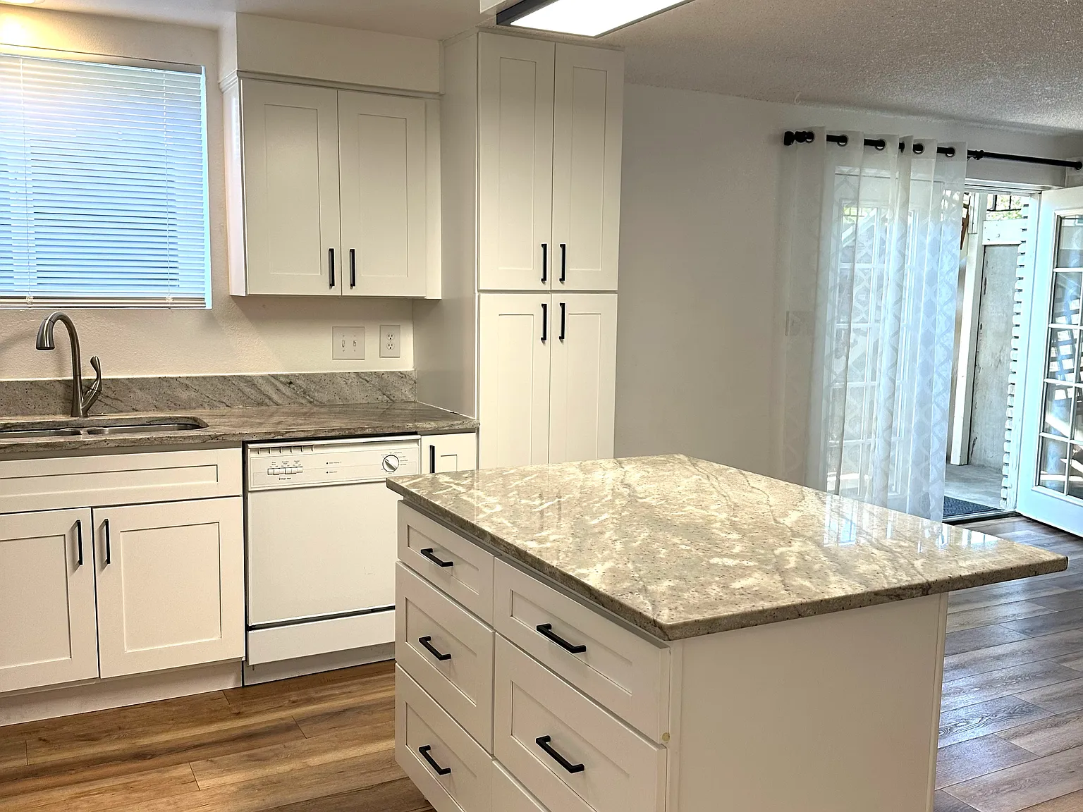2 bed, 800 sqft, $1,525 — Photo 3
