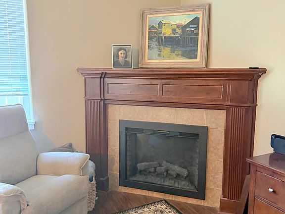 4th image of 2537 Juniper St