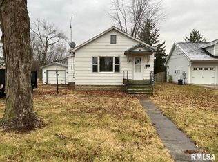 104 W Spruce St, Chatham, IL 62629