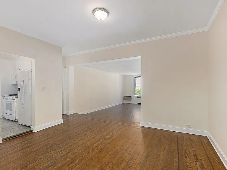 310 E 75th St #4G — Photo 3
