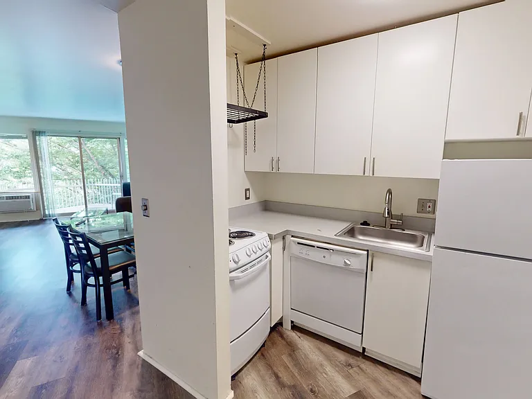 406 Packard St — Photo 1