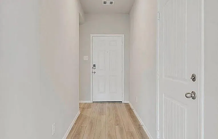 3 bed, 2.0 bath, 1263 sqft, $1,850 — Photo 2