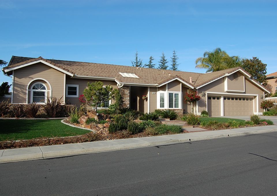 1st image of 2045 Oak Glen Dr