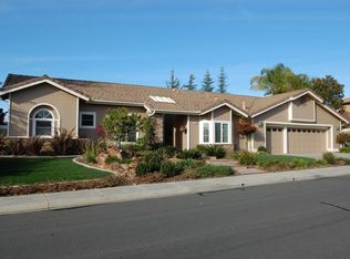 2045 Oak Glen Dr, Vista, CA 92081