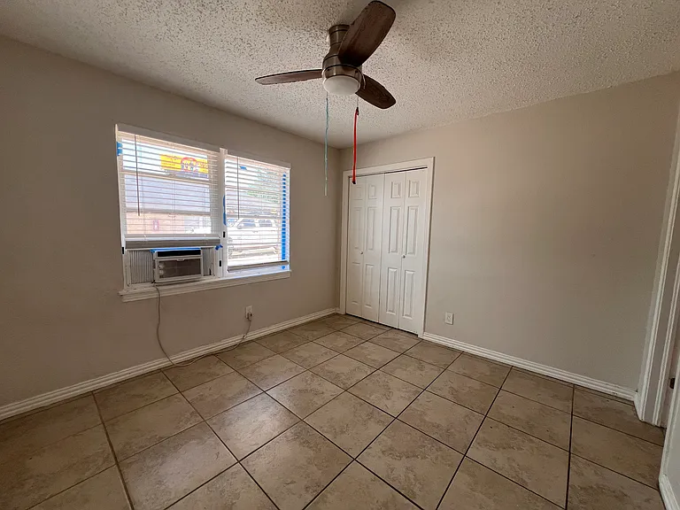 1115 S Beckley Ave #F — Photo 7