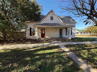 206 N 3rd St, Owensville, IN 47665