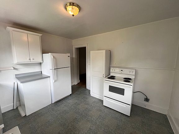 5th image of 218 Jamestown Ave