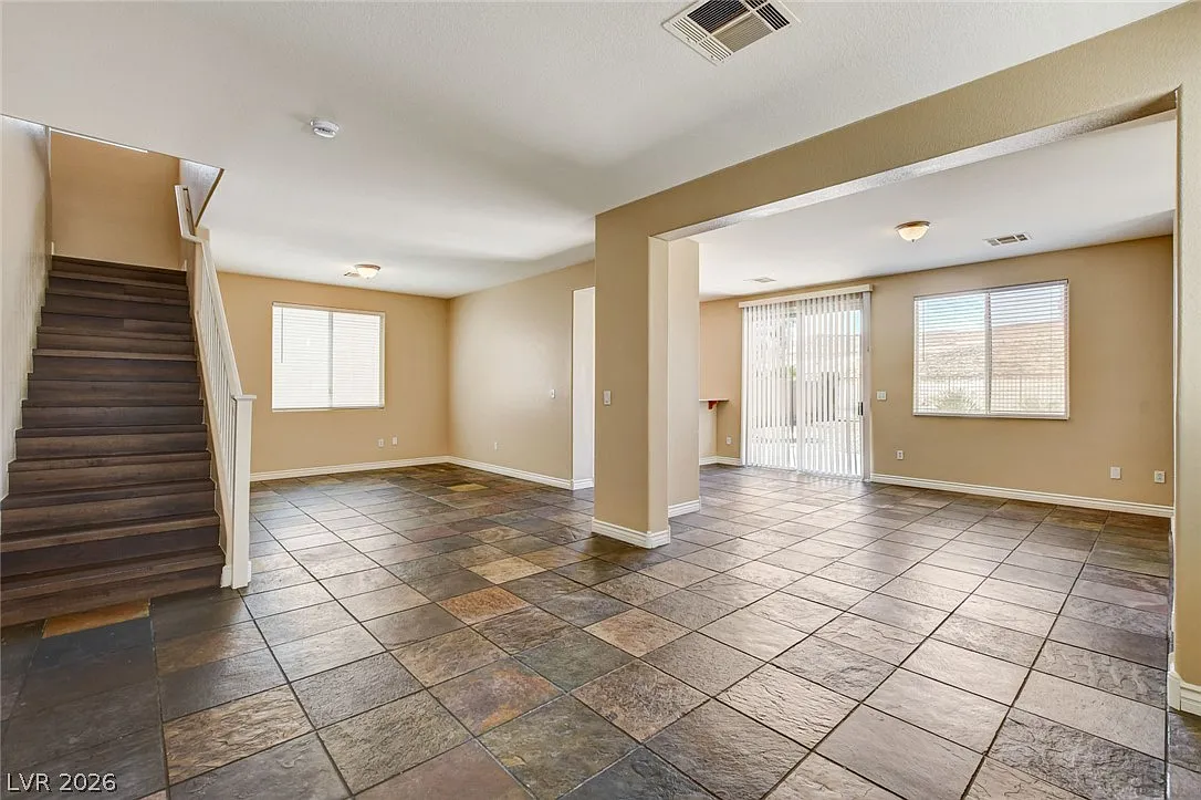 4 bed, 2.5 bath, 2063 sqft, $2,430 — Photo 2