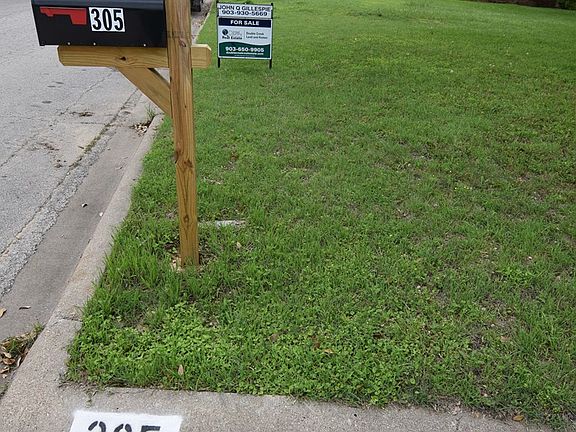 3rd image of 305 Rosebud Dr