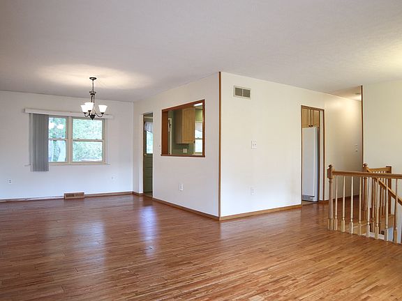 3rd image of 1286 Sanborn Ct