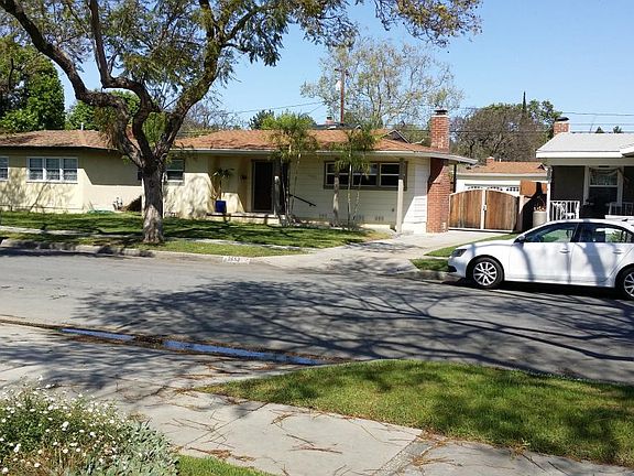 Exterior Front Photo 5