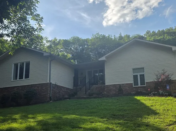 1053 Hillview Dr, Hendersonville, TN 37075