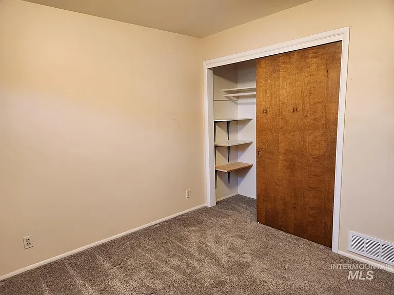 106 E Whiteley Ave — Photo 22