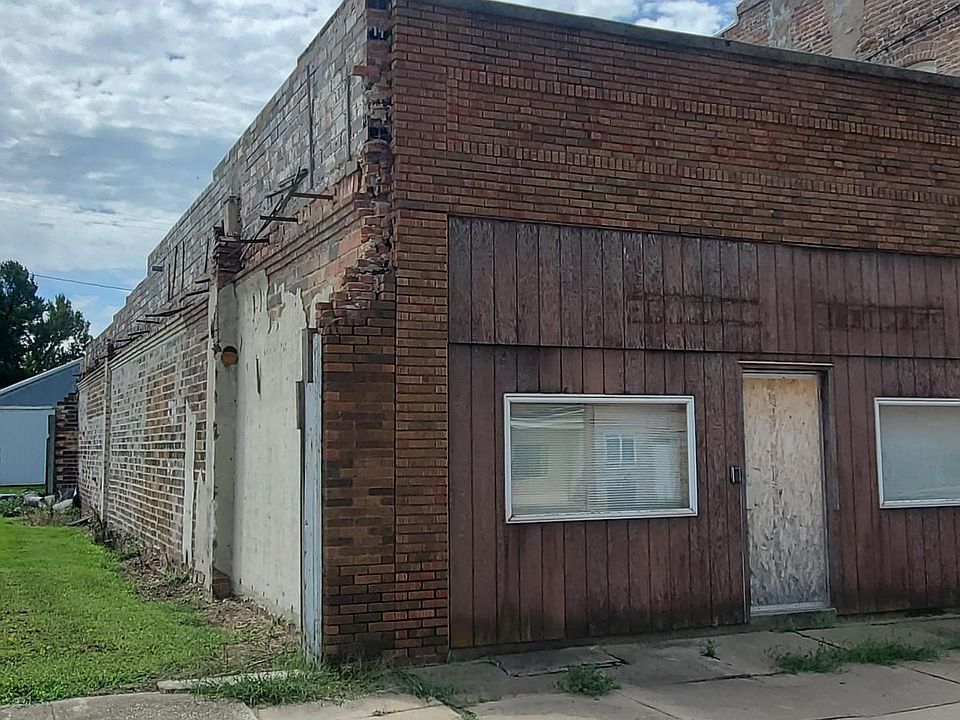 1st image of 310 Main St