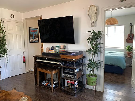 4th image of 2128 Kent St #2