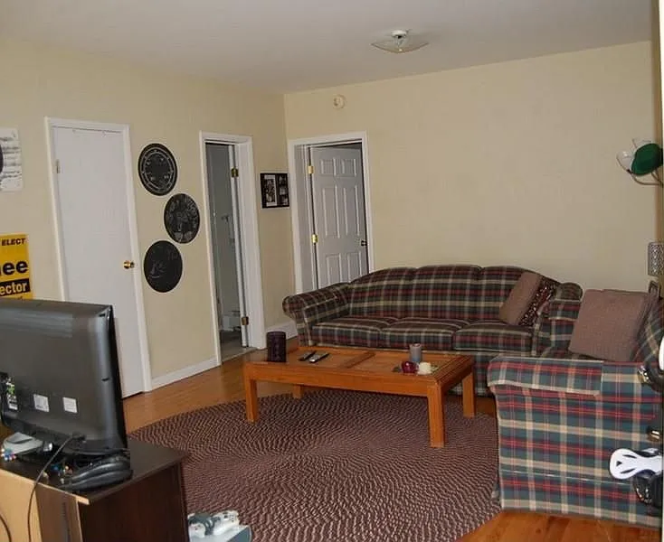 Living room, View 2