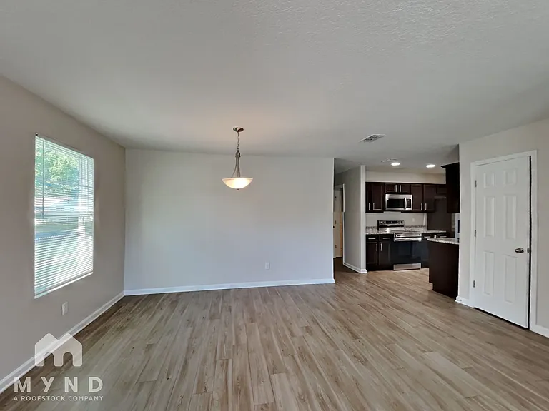 9104 Monroe Ave — Photo 3