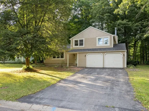 3438 Stanford Dr, Baldwinsville, NY 13027