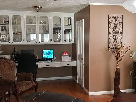5th image of 1117 Park Dr