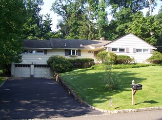 10 Brookside Ter, North Caldwell, NJ 07006