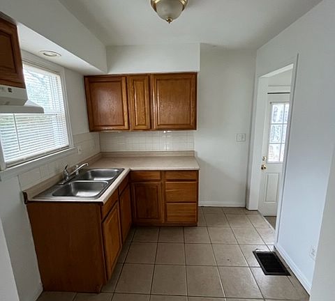 3rd image of 705 E Gimber St