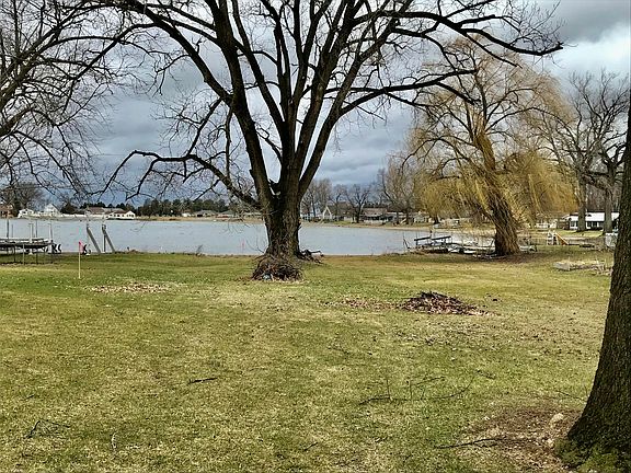 4th image of E Lake Dr