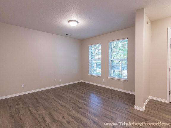 5th image of 864 NE Caden Ave