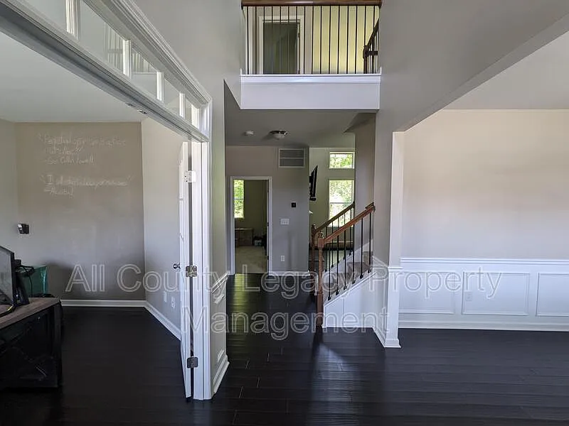4 bed, 3.0 bath, $2,795 — Photo 2