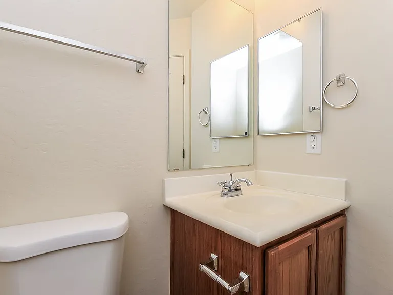 5710 S 21st Pl — Photo 17