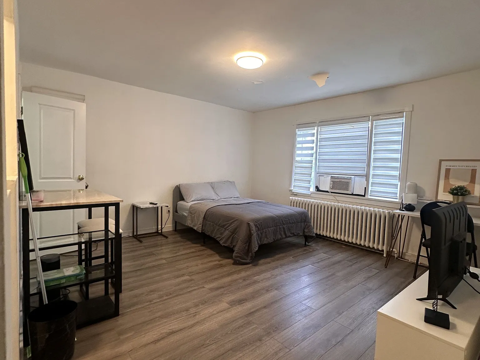 130 Macpherson Ave — Photo 2