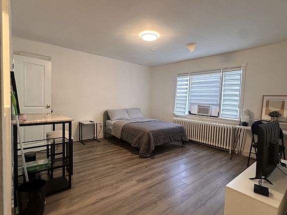 2nd image of 130 Macpherson Ave #11