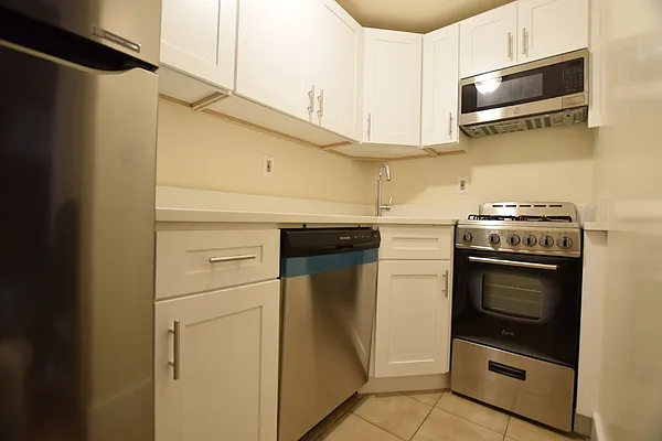 Rented by City Stop Realty | media 4