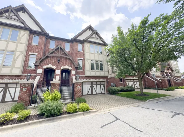 41 Cobblestone Dr, St Charles, IL 60174