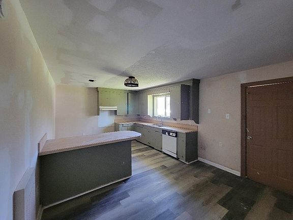 3rd image of 1348 Herbert St