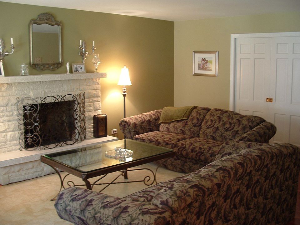 2nd image of 2908 Macfarlane Cres