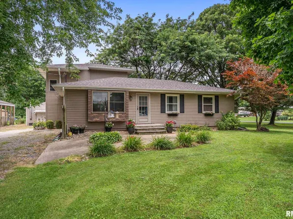13118 65th Ave, Blue Grass, IA 52726